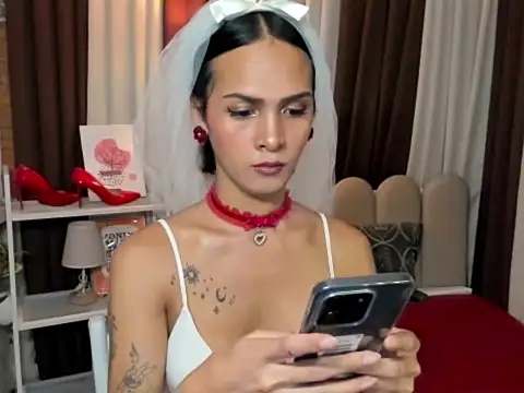 Snapshot of XxBeautyxX chatting on 07/16/26, 07:44 XxBeautyxX online show from 07/16/26, 07:44