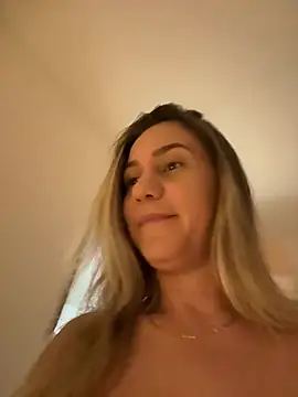 Snapshot of Betinhaalves chatting on 07/08/26, 10:21 Betinhaalves online show from 07/08/26, 10:21