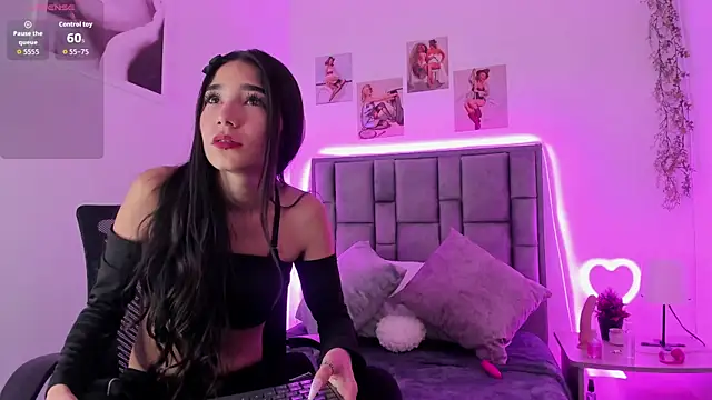 Snapshot of Violeta_Velvet_ chatting on 06/12/26, 12:47 Violeta Velvet online show from 06/12/26, 12:47