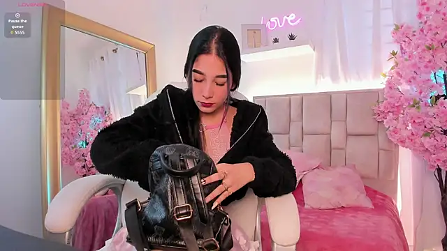 Snapshot of Violeta_Velvet_ chatting on 07/15/26, 12:34 Violeta Velvet online show from 07/15/26, 12:34