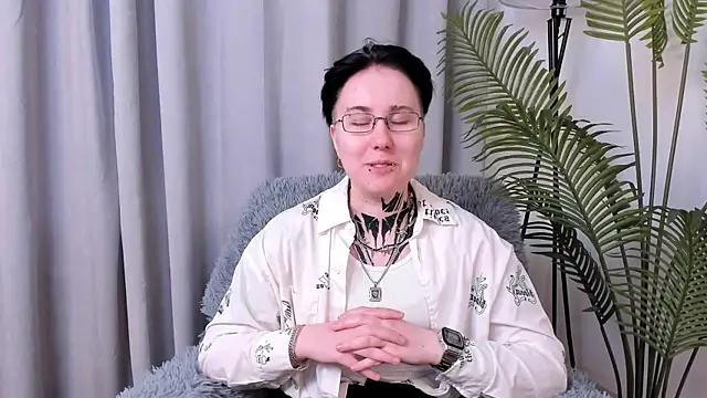 Snapshot of LeonOsbey chatting on 06/03/26, 02:18 LeonOsbey online show from 06/03/26, 02:18