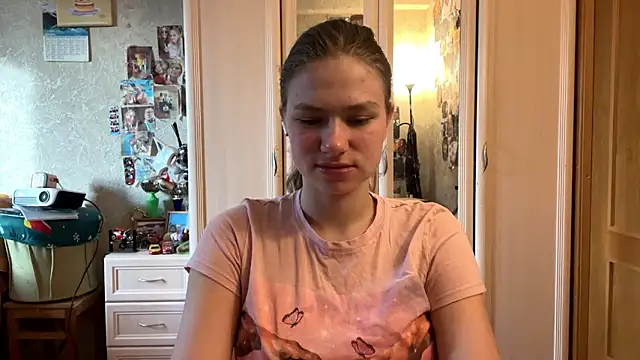 Snapshot of Codi_Rostersy chatting on 06/17/26, 03:06 Codi Rostersy online show from 06/17/26, 03:06