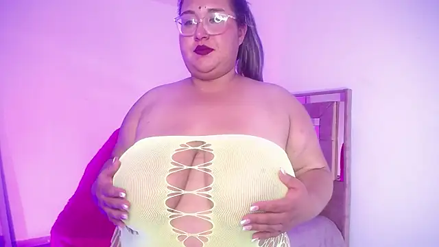 Snapshot of HoneyBunnyBBW chatting on 06/24/26, 01:48 HoneyBunnyBBW online show from 06/24/26, 01:48
