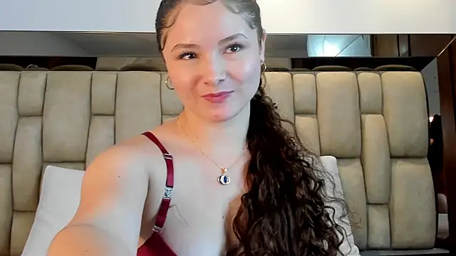 Snapshot of CamilaSaez chatting on 06/03/26, 02:33 CamilaSaez online show from 06/03/26, 02:33