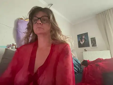 Snapshot of DirtyMarie80 chatting on 06/11/26, 04:53 DirtyMarie80 online show from 06/11/26, 04:53