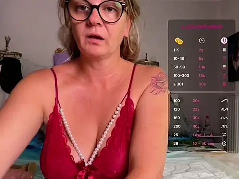 Snapshot of DirtyMarie80 chatting on 07/17/26, 02:58 DirtyMarie80 online show from 07/17/26, 02:58