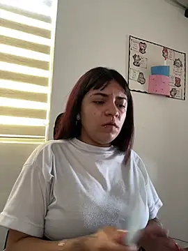 Snapshot of AngieRousse chatting on 06/30/26, 01:33 AngieRousse online show from 06/30/26, 01:33
