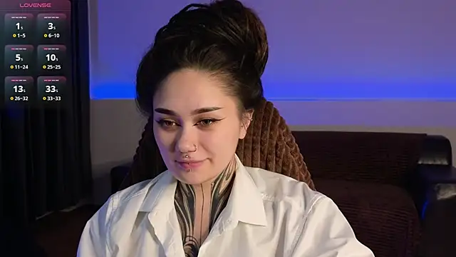 Snapshot of KarenHotFlirt chatting on 06/12/26, 02:59 KarenHotFlirt online show from 06/12/26, 02:59