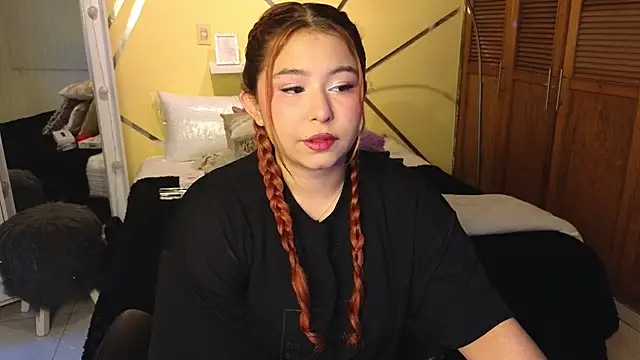 Snapshot of attenea_cutte chatting on 06/17/26, 01:32 attenea cutte online show from 06/17/26, 01:32