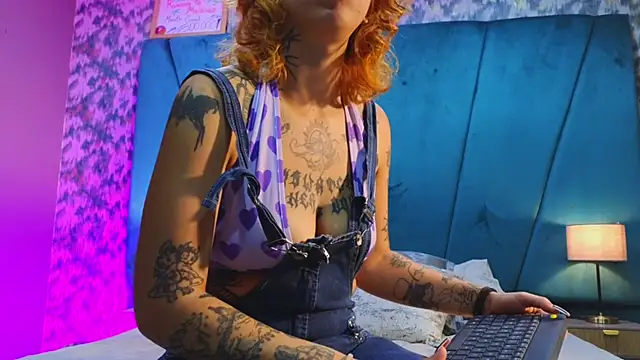 julimonroe  online show from 07/17/26, 04:10