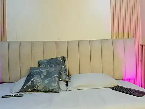 julimonroe  online show from 06/17/26, 01:05