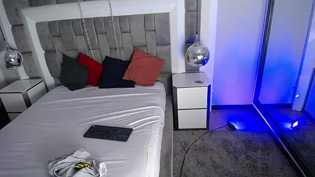 Snapshot of LucasThomson_ chatting on 06/14/26, 04:03 LucasThomson online show from 06/14/26, 04:03