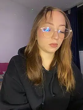 Snapshot of Caamii_ chatting on 06/15/26, 01:17 Caamii online show from 06/15/26, 01:17