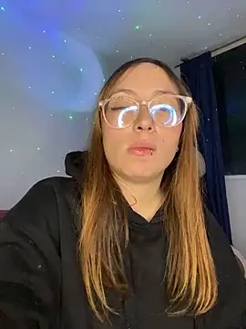 Snapshot of Caamii_ chatting on 06/20/26, 03:33 Caamii online show from 06/20/26, 03:33