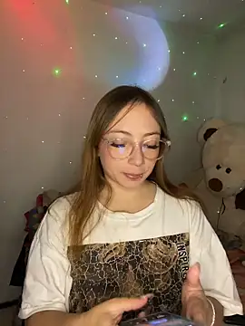 Snapshot of Caamii_ chatting on 06/19/26, 03:45 Caamii online show from 06/19/26, 03:45