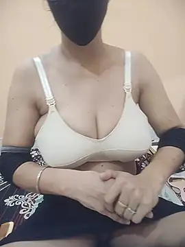 Snapshot of Anna_gougeous chatting on 06/04/26, 06:40 Anna gougeous online show from 06/04/26, 06:40
