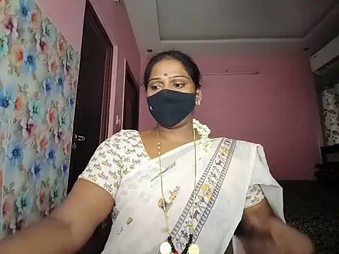 Snapshot of Meenakshy chatting on 06/16/26, 04:34 Meenakshy online show from 06/16/26, 04:34