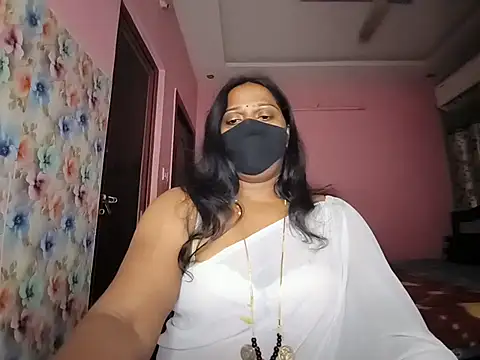 Snapshot of Meenakshy chatting on 06/17/26, 05:34 Meenakshy online show from 06/17/26, 05:34