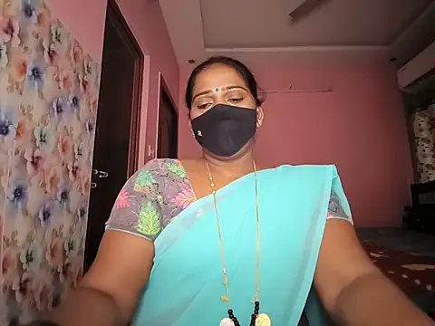 Snapshot of Meenakshy chatting on 06/21/26, 05:02 Meenakshy online show from 06/21/26, 05:02