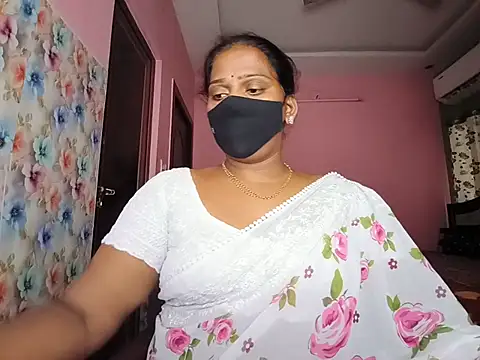 Snapshot of Meenakshy chatting on 06/26/26, 08:42 Meenakshy online show from 06/26/26, 08:42