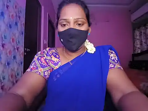 Snapshot of Meenakshy chatting on 07/10/26, 04:45 Meenakshy online show from 07/10/26, 04:45