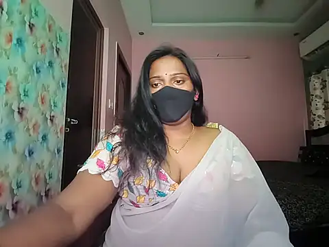 Snapshot of Meenakshy chatting on 07/07/26, 07:23 Meenakshy online show from 07/07/26, 07:23