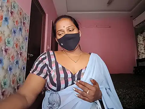 Snapshot of Meenakshy chatting on 07/17/26, 07:16 Meenakshy online show from 07/17/26, 07:16