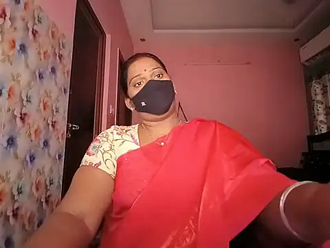 Snapshot of Meenakshy chatting on 07/01/26, 04:02 Meenakshy online show from 07/01/26, 04:02