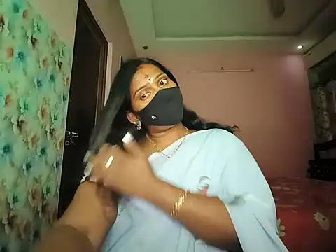 Snapshot of Meenakshy chatting on 07/11/26, 03:56 Meenakshy online show from 07/11/26, 03:56