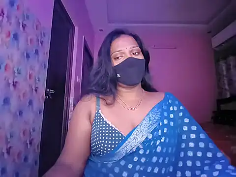 Snapshot of Meenakshy chatting on 07/12/26, 02:40 Meenakshy online show from 07/12/26, 02:40