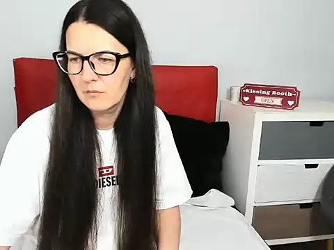 Snapshot of NadiaXlove chatting on 06/19/26, 05:52 NadiaXlove online show from 06/19/26, 05:52