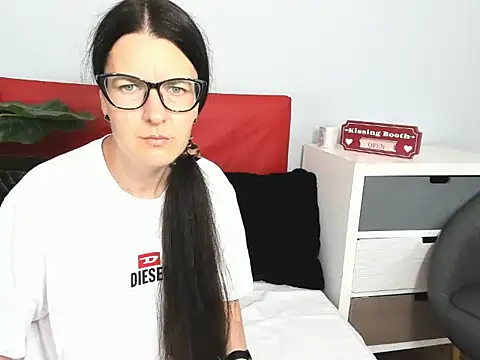 Snapshot of NadiaXlove chatting on 06/22/26, 02:25 NadiaXlove online show from 06/22/26, 02:25
