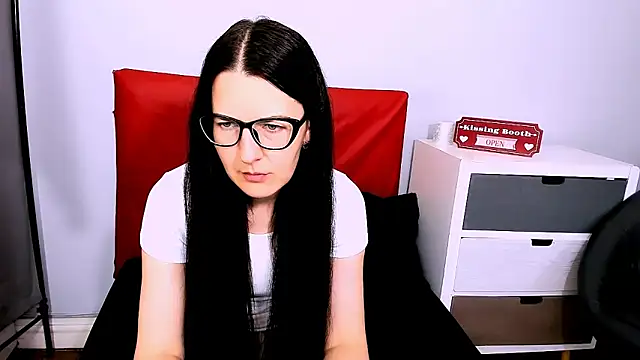 Snapshot of NadiaXlove chatting on 06/06/26, 02:11 NadiaXlove online show from 06/06/26, 02:11