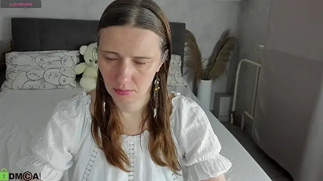 Snapshot of Kathrine-Meyer chatting on 06/27/26, 01:00 Kathrine-Meyer online show from 06/27/26, 01:00