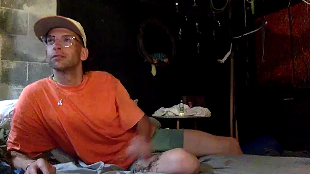 Snapshot of thierrybae chatting on 07/15/26, 08:32 thierrybae online show from 07/15/26, 08:32