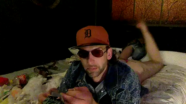 Snapshot of thierrybae chatting on 06/20/26, 06:18 thierrybae online show from 06/20/26, 06:18