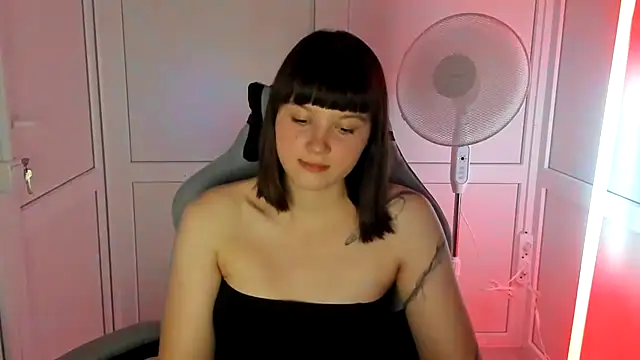 Snapshot of Vanilla_Vixen chatting on 06/18/26, 06:13 Vanilla Vixen online show from 06/18/26, 06:13