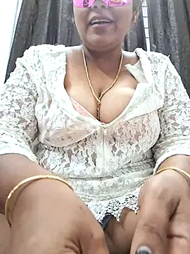 Snapshot of Hot_Sreeja_Tamil chatting on 07/20/26, 01:02 Hot Sreeja Tamil online show from 07/20/26, 01:02