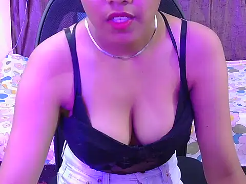 hot-ayra online show from 06/21/26, 04:40