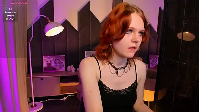 Snapshot of Goddess__Alice chatting on 06/25/26, 01:16 Goddess Alice online show from 06/25/26, 01:16