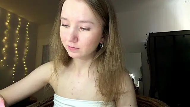 smalllisa online show from 06/18/26, 06:13