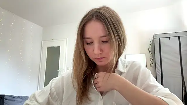 smalllisa online show from 06/10/26, 02:18