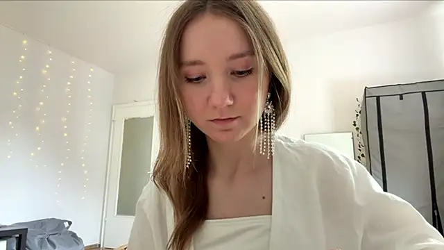 smalllisa online show from 06/06/26, 02:11