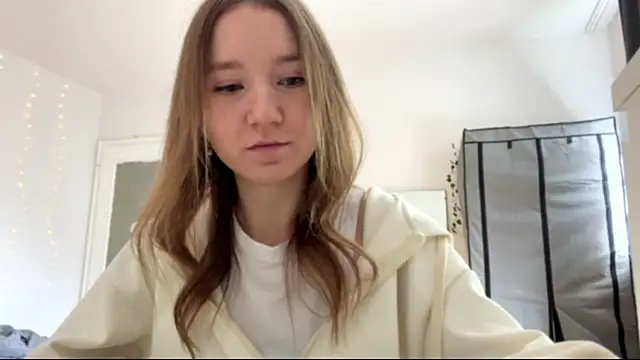 smalllisa online show from 06/04/26, 09:03