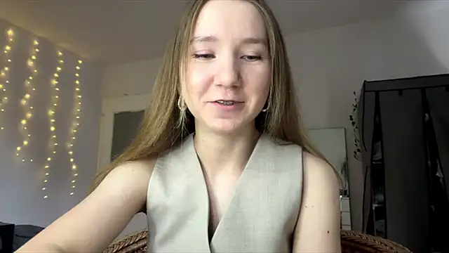 smalllisa online show from 06/11/26, 06:16