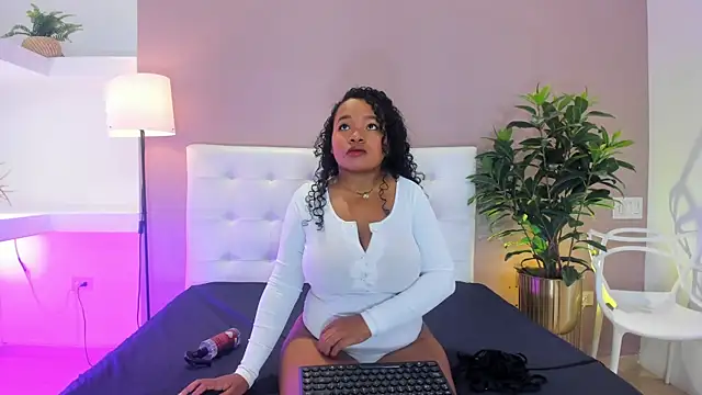 Snapshot of liahglow chatting on 07/06/26, 12:45 liahglow online show from 07/06/26, 12:45