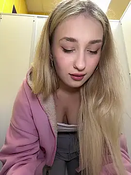 Snapshot of Polly_Pop chatting on 07/05/26, 01:51 Polly Pop online show from 07/05/26, 01:51