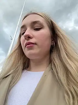 Snapshot of Polly_Pop chatting on 06/26/26, 04:35 Polly Pop online show from 06/26/26, 04:35