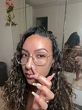 Snapshot of leana_bgeee chatting on 06/19/26, 12:11 leana bgeee online show from 06/19/26, 12:11