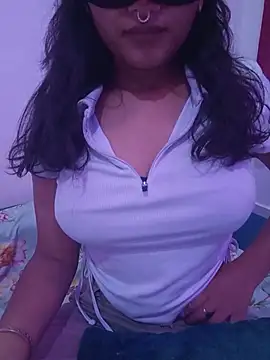 Snapshot of Hot-Rani-76 chatting on 06/17/26, 03:55 Hot-Rani-76 online show from 06/17/26, 03:55